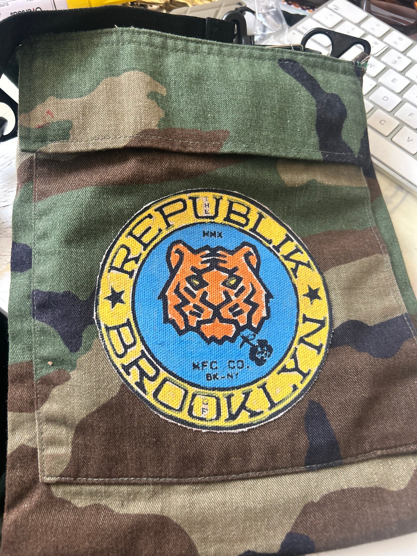 ROB Crossbody Bag